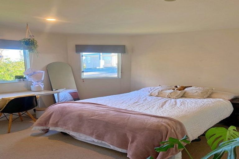 Photo of property in 2/23 Tui Glen Road, Birkenhead, Auckland, 0626