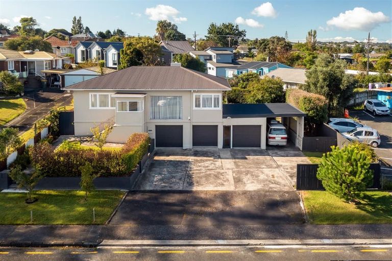 Photo of property in 1 Lavelle Road, Henderson, Auckland, 0612