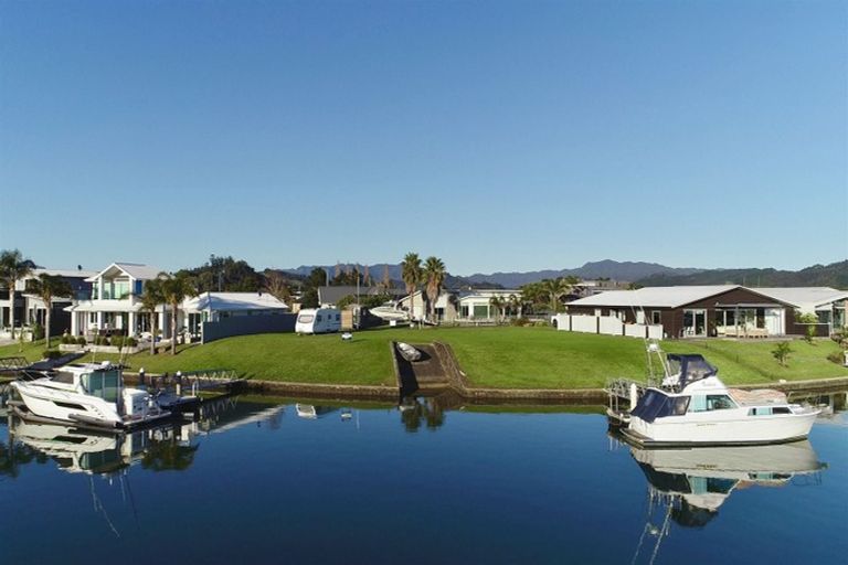 Photo of property in 32 Arawa Lane, Whitianga, 3510