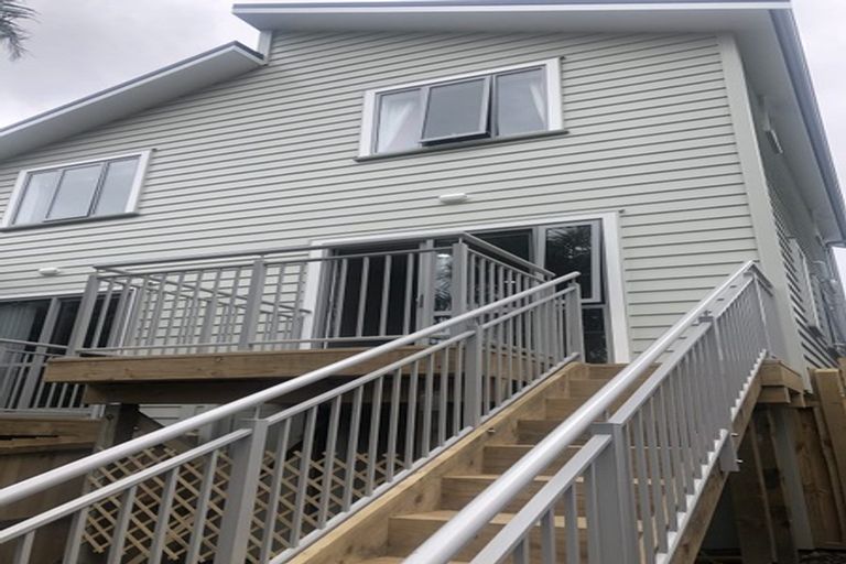 Photo of property in 2/4 John Jennings Drive, Oteha, Auckland, 0632