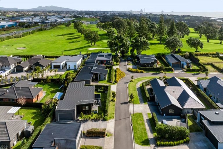 Photo of property in 5 Kotare Drive, Waiwhakaiho, New Plymouth, 4312