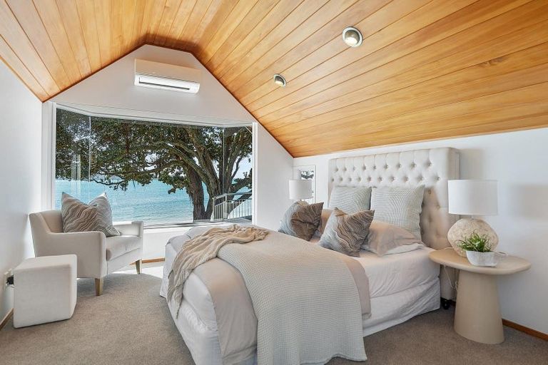 Photo of property in 30 Oxford Terrace, Coromandel, 3506