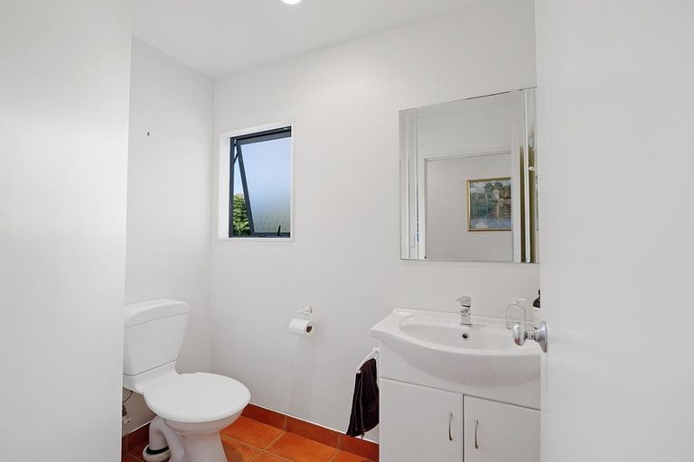 Photo of property in 33a Bronzewing Terrace, Unsworth Heights, Auckland, 0632