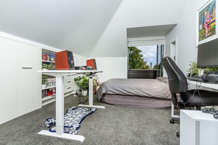 Photo of property in 2/16 Clifton Road, Hauraki, Auckland, 0622