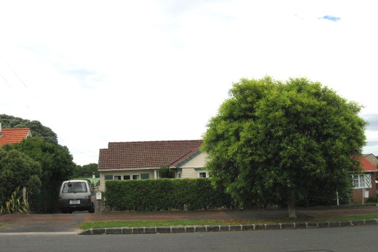 Photo of property in 30 Alberta Street, Point Chevalier, Auckland, 1022