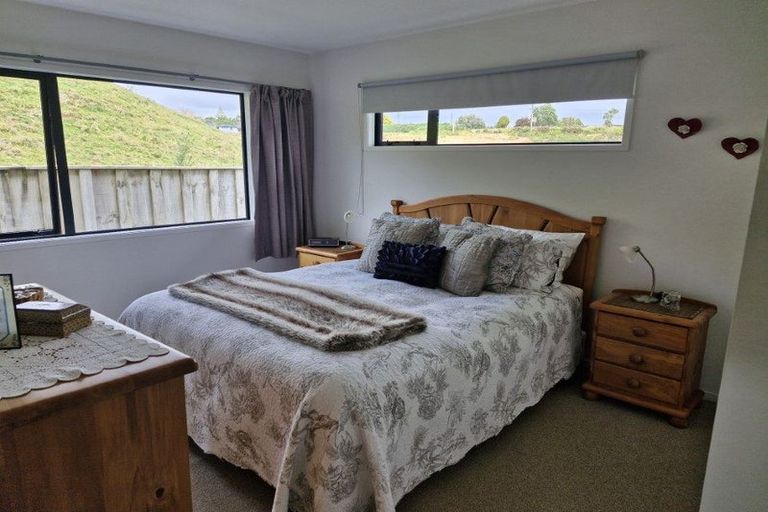 Photo of property in 11 Heta Road, Highlands Park, New Plymouth, 4312
