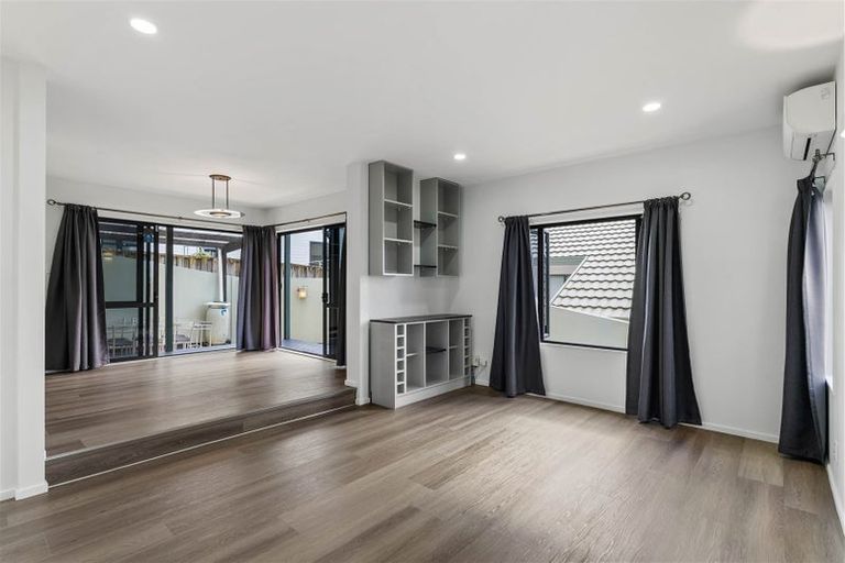 Photo of property in 1/11 Bronzewing Terrace, Unsworth Heights, Auckland, 0632