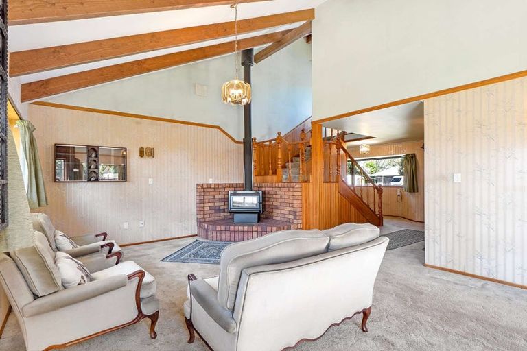 Photo of property in 10 Regency Crescent, Redwood, Christchurch, 8051