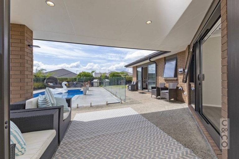 Photo of property in 11 Pohutukawa Parade, Riverhead, 0820