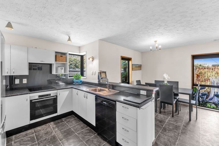 Photo of property in 10 Rowanwood Close, Halswell, Christchurch, 8025