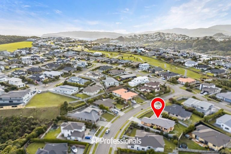 Photo of property in 5 Tasman Close, Aotea, Porirua, 5024