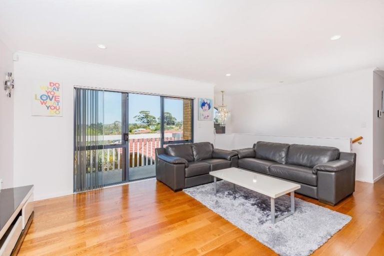 Photo of property in 12 Van Dyke Place, West Harbour, Auckland, 0618
