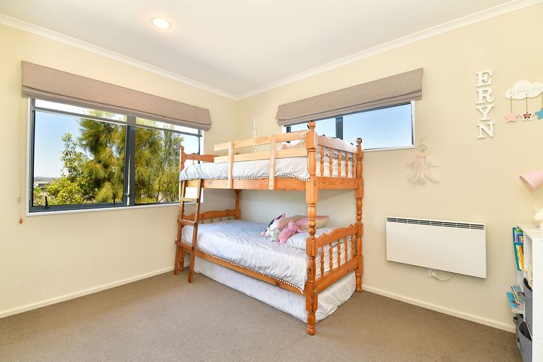 Photo of property in 88a Brian Crescent, Stanmore Bay, Whangaparaoa, 0932