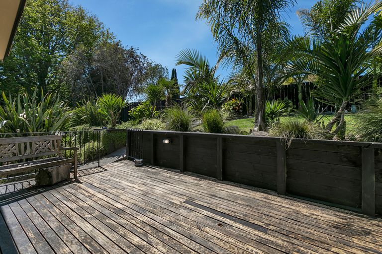 Photo of property in 36 Arlette Place, Massey, Auckland, 0614