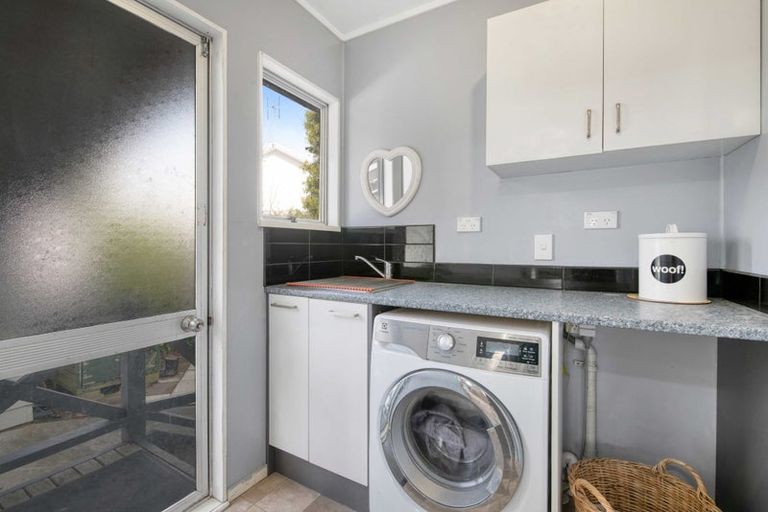 Photo of property in 6 Parakai Avenue, Parakai, 0830