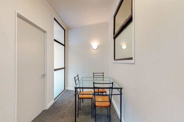 Photo of property in 17 Kent Terrace - Kent Apartments, 3d/16 Kent Terrace, Mount Victoria, Wellington, 6011