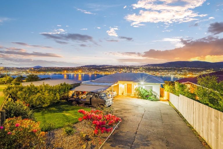 Photo of property in 121 Larnach Road, Vauxhall, Dunedin, 9013