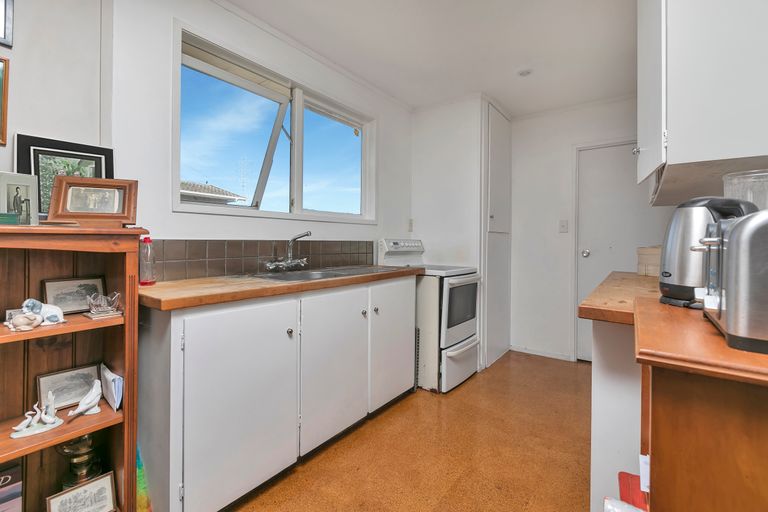 Photo of property in 36 Arlette Place, Massey, Auckland, 0614