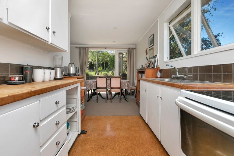 Photo of property in 36 Arlette Place, Massey, Auckland, 0614