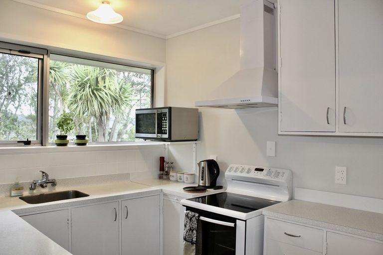 Photo of property in 2/70 Kaurilands Road, Titirangi, Auckland, 0604