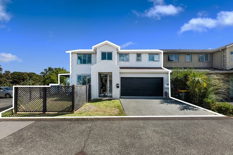 Photo of property in 7f Clearwater Cove, West Harbour, Auckland, 0618