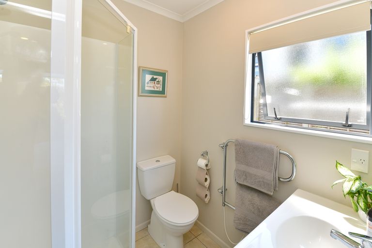 Photo of property in 88a Brian Crescent, Stanmore Bay, Whangaparaoa, 0932