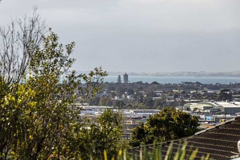 Photo of property in 2/9 Cashmere Place, Glenfield, Auckland, 0629