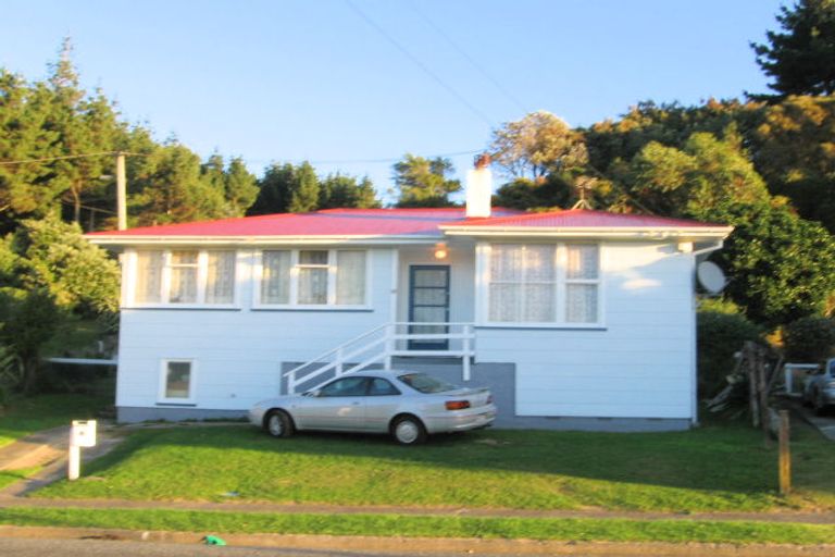 Photo of property in 98 Bedford Street, Cannons Creek, Porirua, 5024