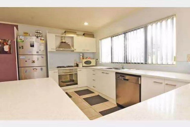 Photo of property in 10 Lockington Avenue, Henderson, Auckland, 0612