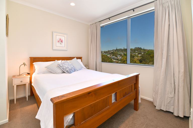 Photo of property in 88a Brian Crescent, Stanmore Bay, Whangaparaoa, 0932
