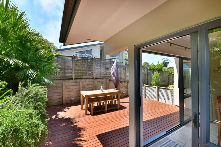 Photo of property in 88a Brian Crescent, Stanmore Bay, Whangaparaoa, 0932