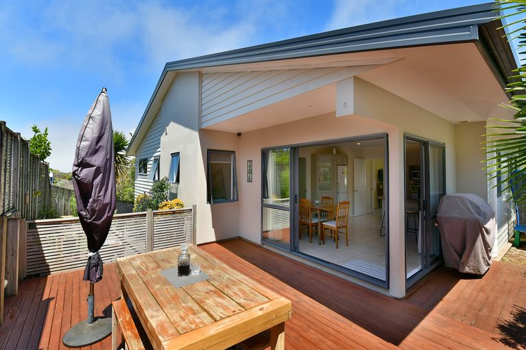Photo of property in 88a Brian Crescent, Stanmore Bay, Whangaparaoa, 0932