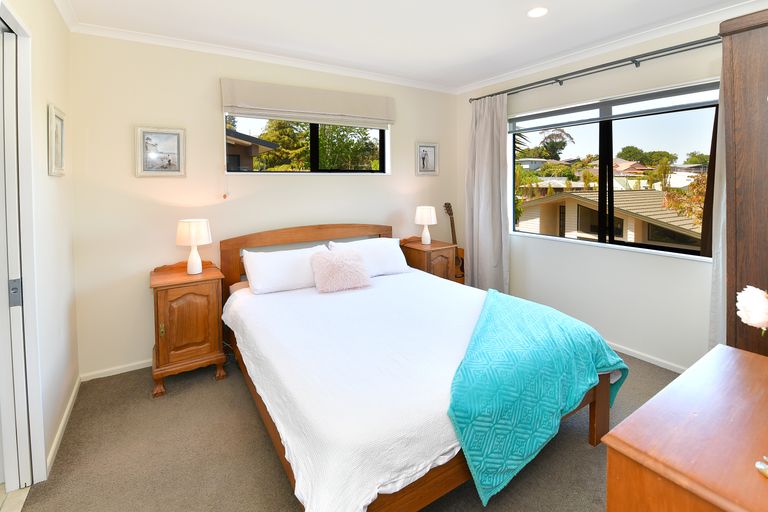 Photo of property in 88a Brian Crescent, Stanmore Bay, Whangaparaoa, 0932