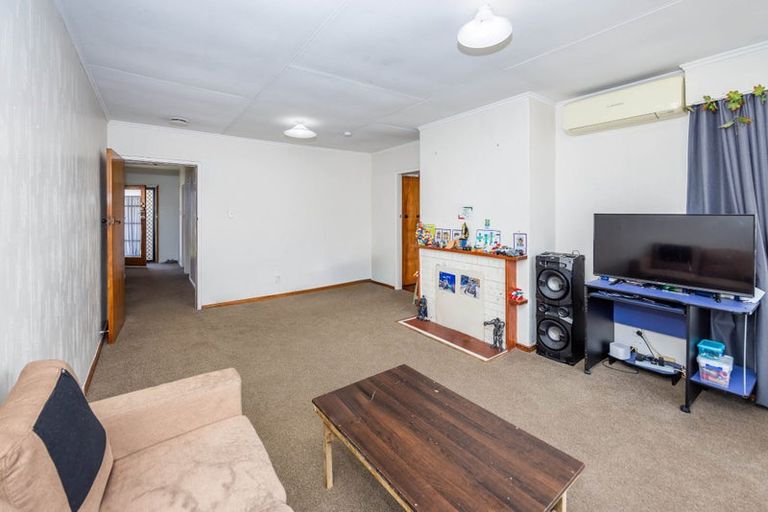 Photo of property in 37 Ross Crescent, Fairfield, Hamilton, 3214