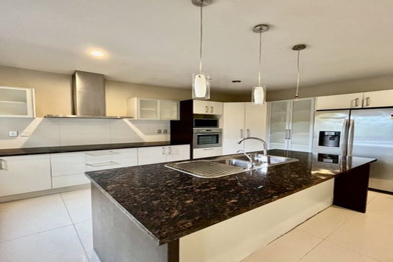 Photo of property in 12 Northbrook Close, Greenhithe, Auckland, 0632