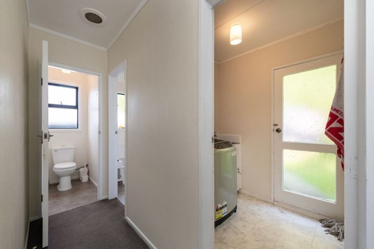 Photo of property in 42a Salford Street, Newlands, Wellington, 6037