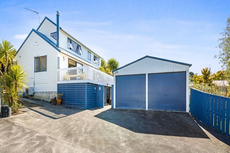 Photo of property in 5 Lorena Place, West Harbour, Auckland, 0618