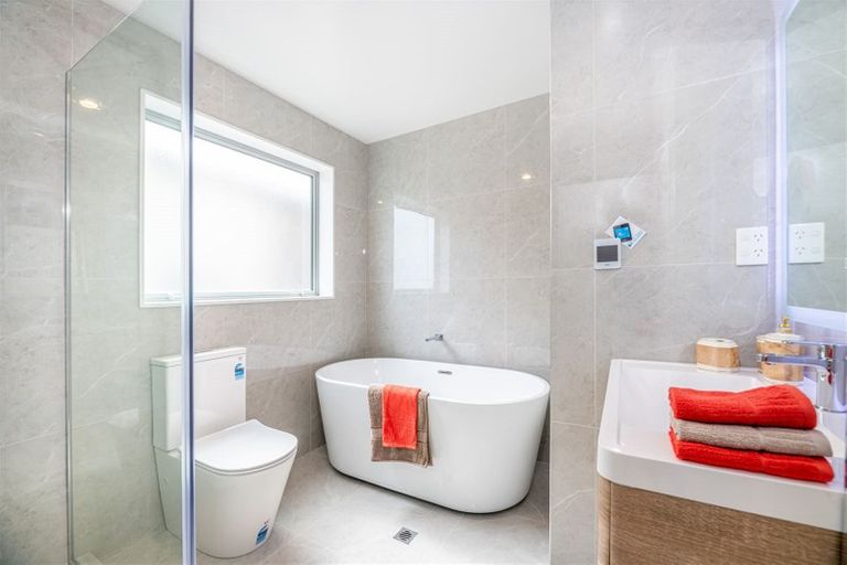 Photo of property in 2 Hea Road, Hobsonville, Auckland, 0616