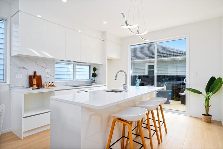 Photo of property in 80c Matipo Road, Te Atatu Peninsula, Auckland, 0610