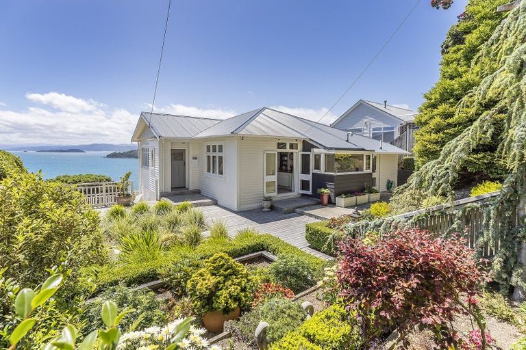 Photo of property in 139 Grafton Road, Roseneath, Wellington, 6011