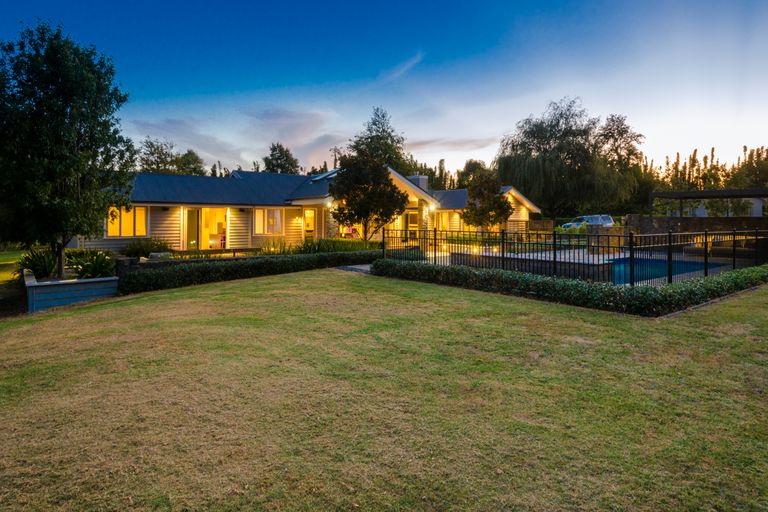 Photo of property in 55 Riverhead Road, Kumeu, 0810