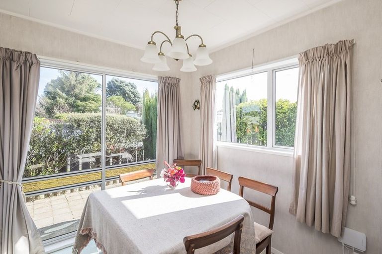 Photo of property in 2a Cypress Grove, Paraparaumu, 5032