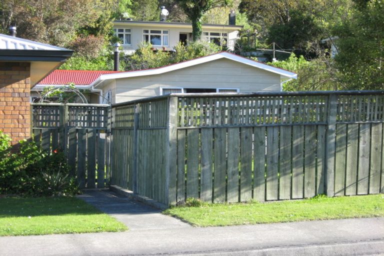 Photo of property in 16 Canterbury Street, Picton, 7220