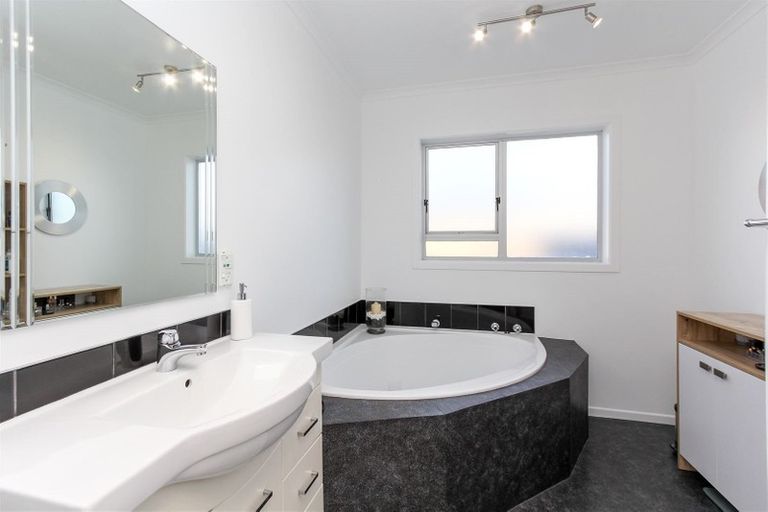 Photo of property in 17 Mangati Road, Bell Block, New Plymouth, 4312