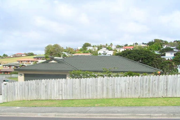 Photo of property in 14 Killygordon Place, Massey, Auckland, 0614