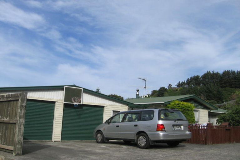 Photo of property in 2 Westra View, Tawa, Wellington, 5028