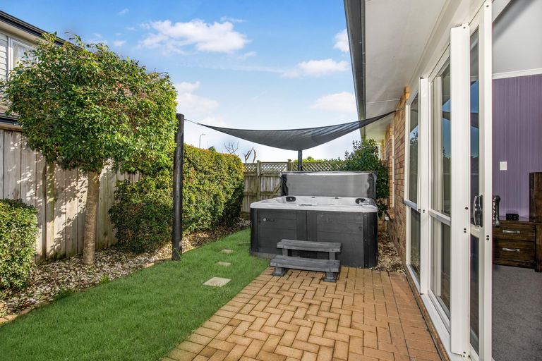Photo of property in 28 Belfry Place, Wattle Downs, Auckland, 2103
