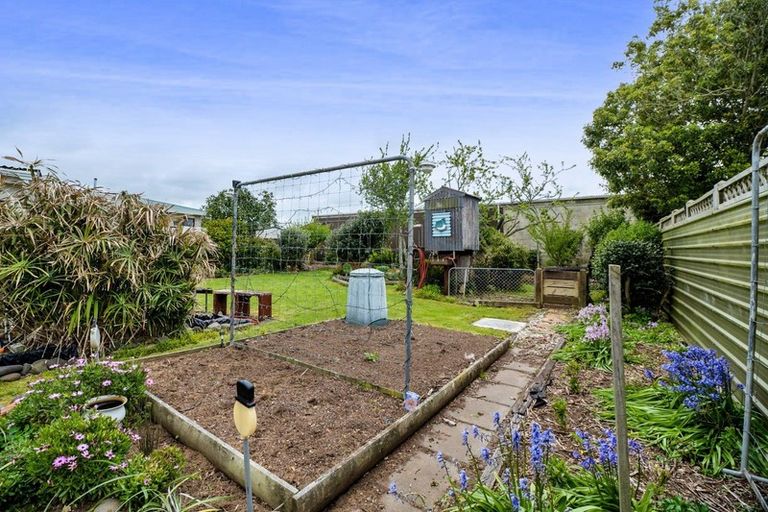 Photo of property in 28 Graham Street, Eltham, 4322