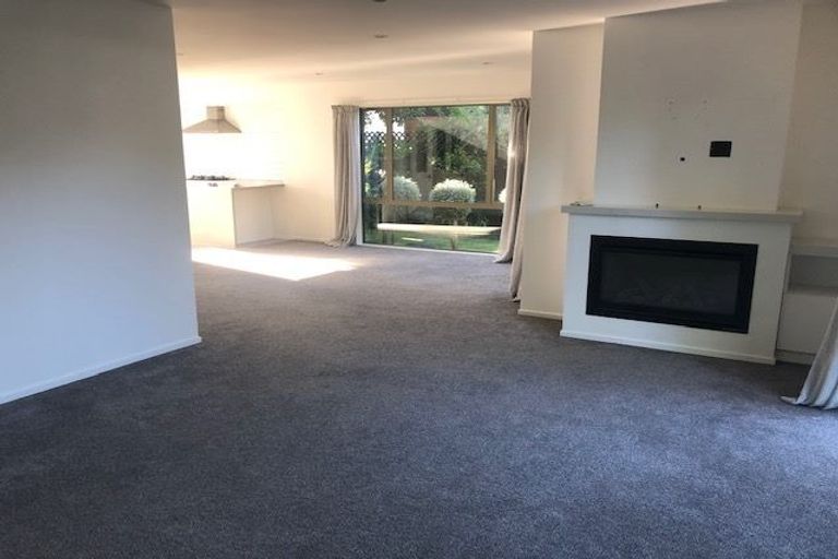 Photo of property in 130 Wairakei Road, Bryndwr, Christchurch, 8053