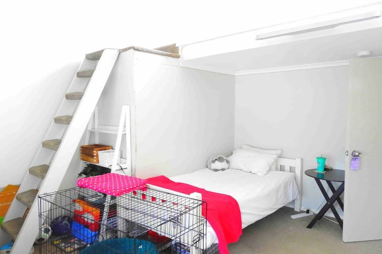 Photo of property in 29 Cairngorm Place, Highland Park, Auckland, 2010